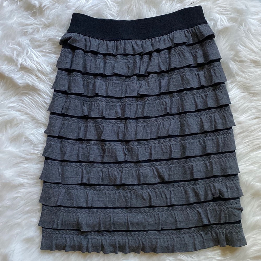 Cute gray ruffle skirt size S